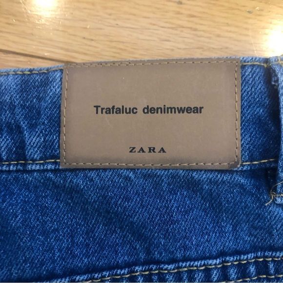 ZARA  Hi Rise Frayed Hem Cropped wide leg Jeans 2 - Picture 3 of 9